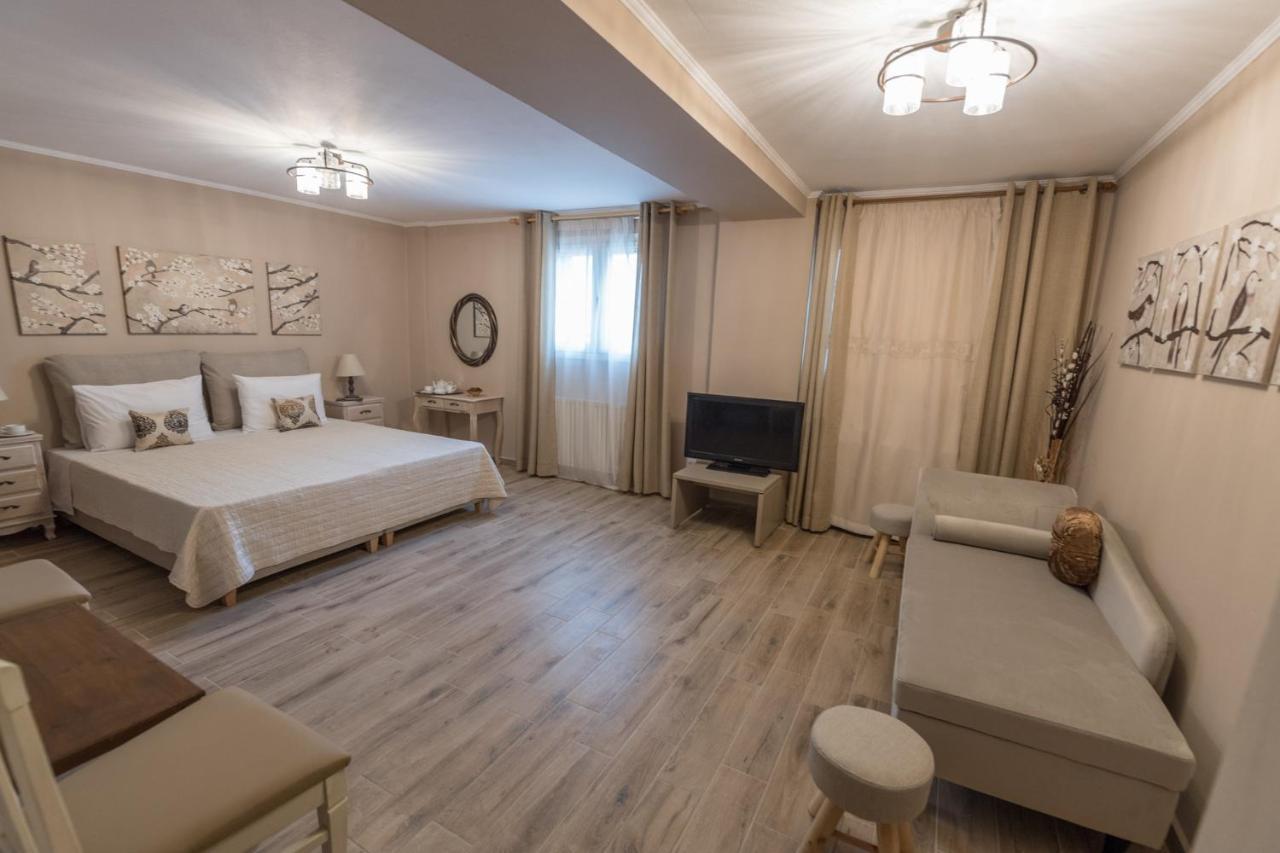 V. P. Place. Argosztóli Kültér fotó