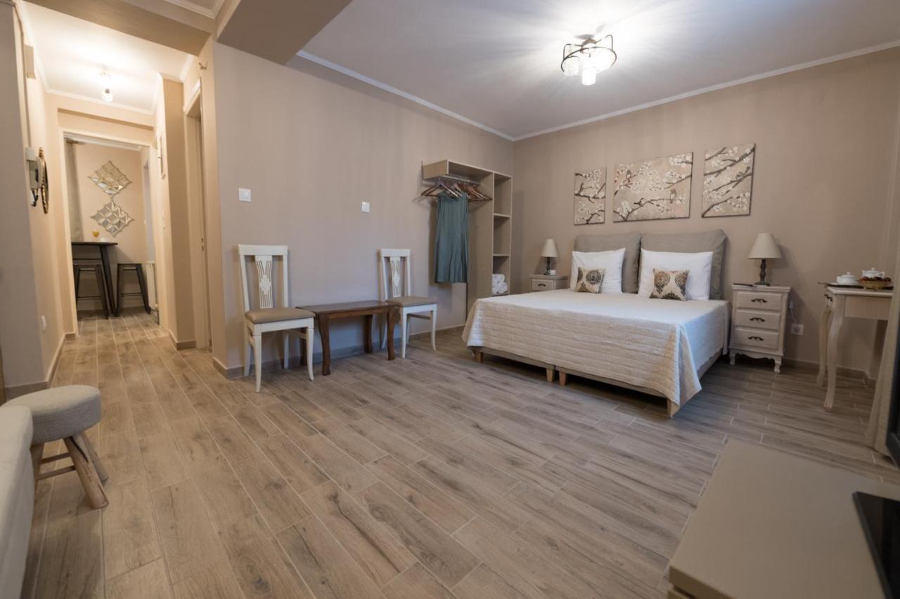 V. P. Place. Argosztóli Kültér fotó