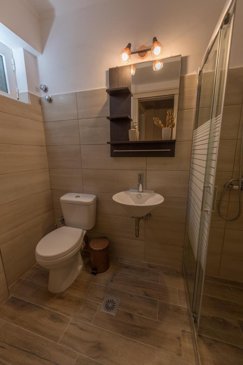 V. P. Place. Argosztóli Kültér fotó